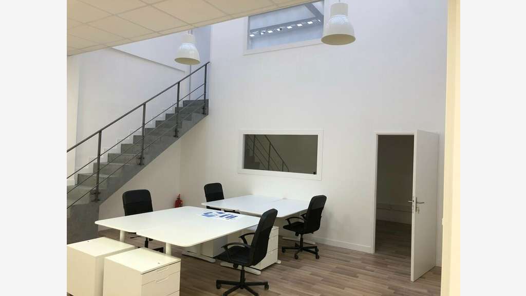 A louer bureaux rénovés 258m² 13002 Marseille
