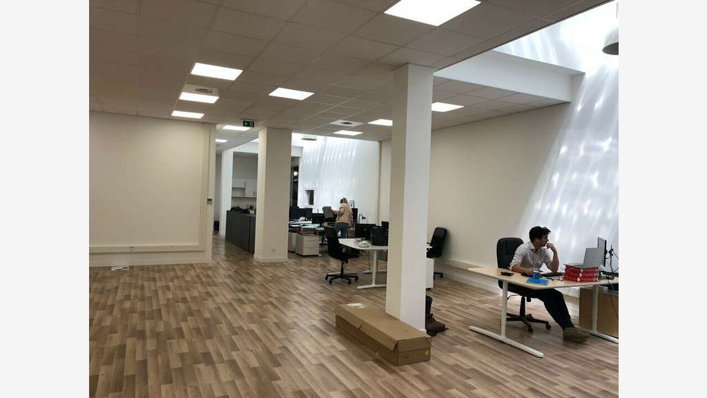 A louer bureaux rénovés 258m² 13002 Marseille