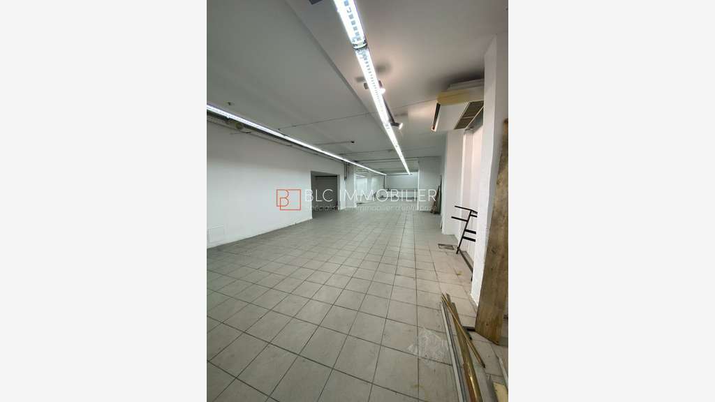 Local 380m² à louer Av. des Chartreux Marseille 4e