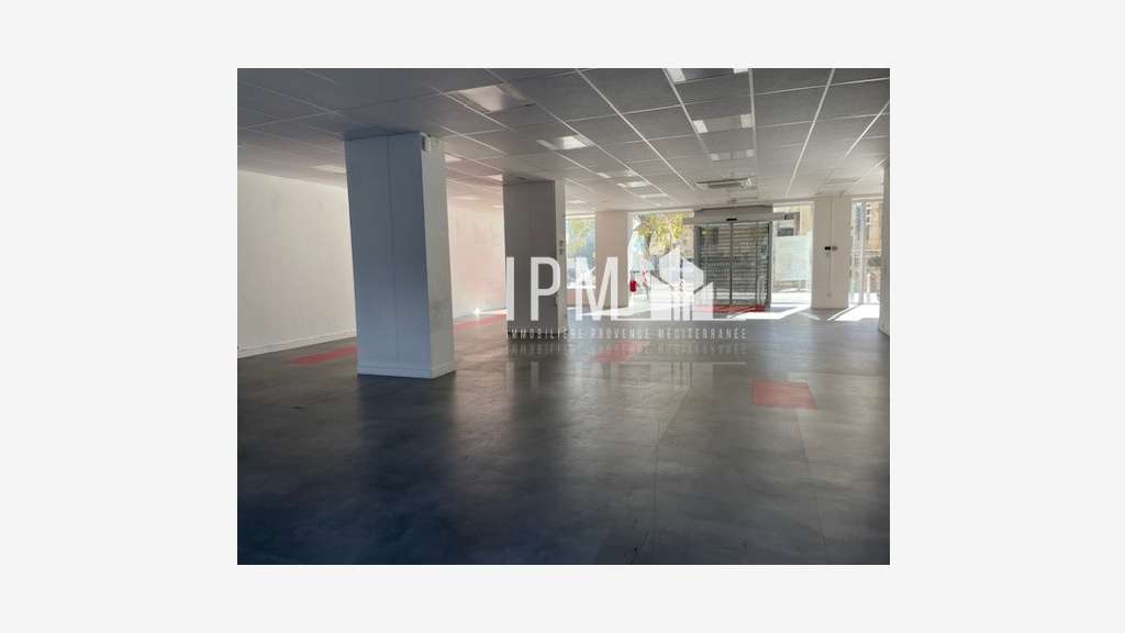 Local mixte 875m² à louer à Marseille 13004