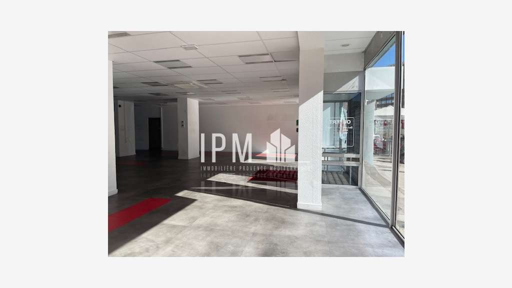 Local mixte 875m² à louer à Marseille 13004