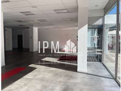 Local mixte 875m² à louer à Marseille 13004