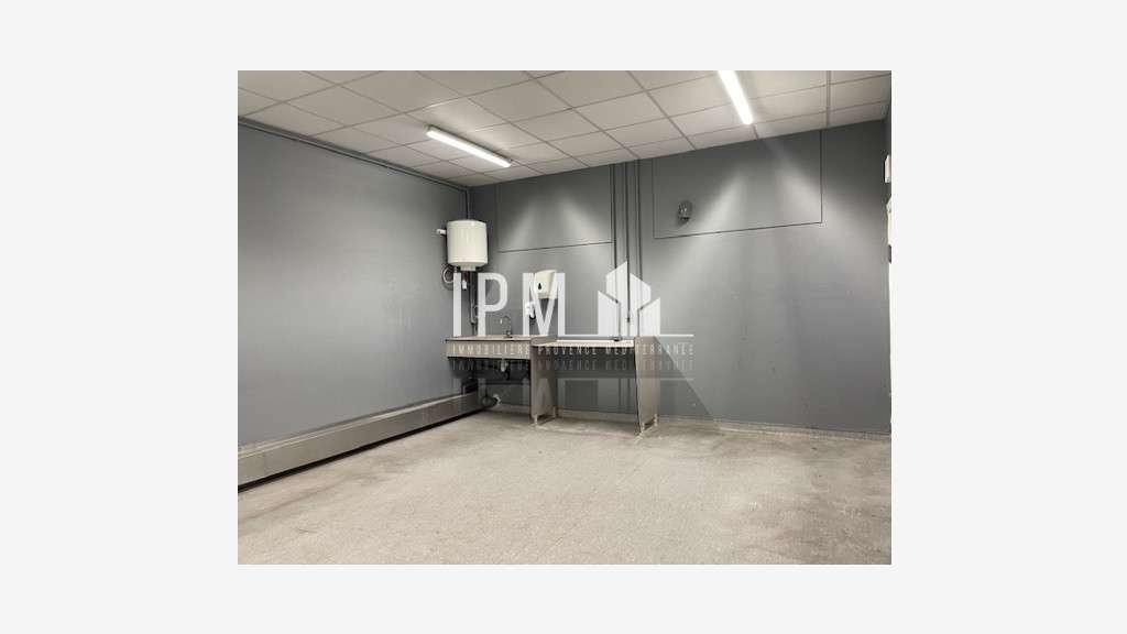 Local mixte 875m² à louer à Marseille 13004