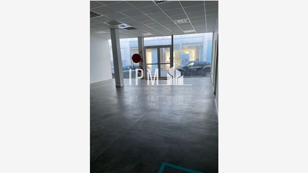 Local mixte 875m² à louer à Marseille 13004