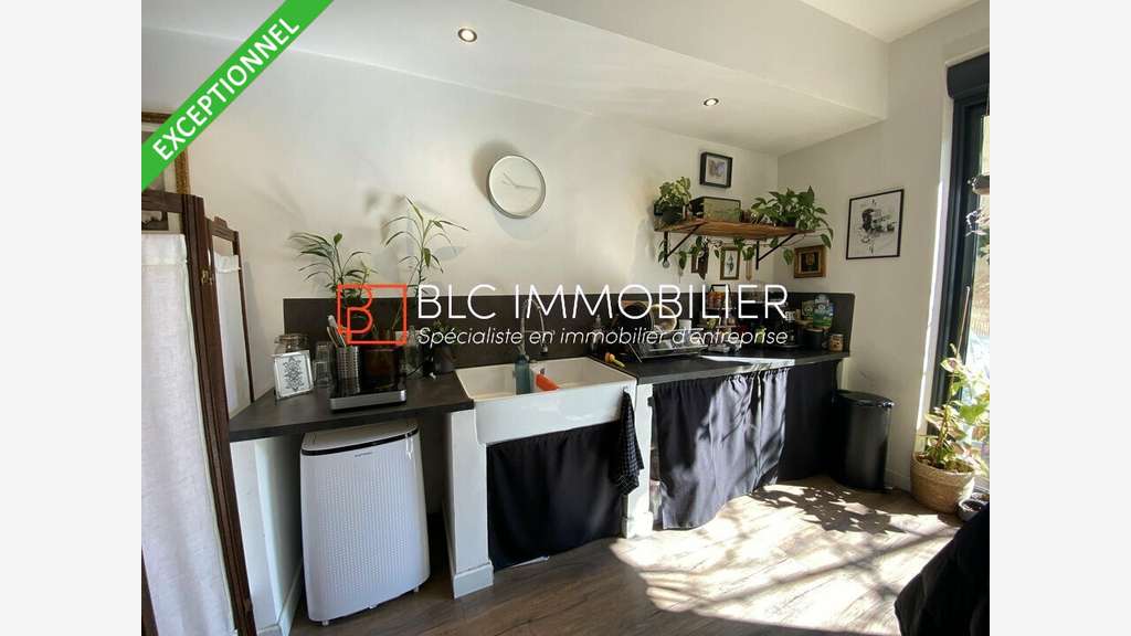Local rénové à louer 80m² Marseille 4e Chartreux