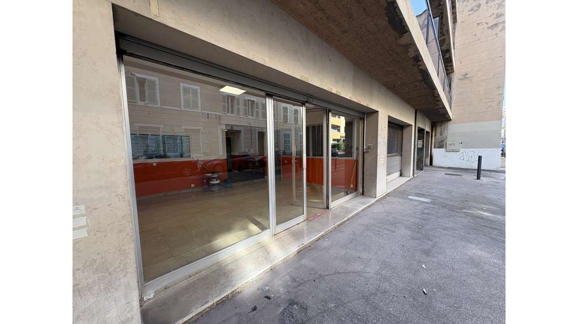 Local commercial 340m² Marseille Conception Timone