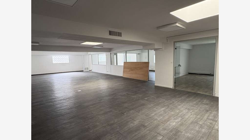 Loue local d'activité de 340m² à Marseille Timone
