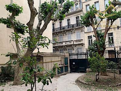 A louer local 170m² avec extérieur à Marseille 6e