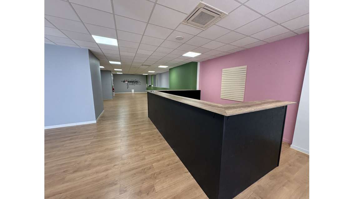 Local commercial 180m² Cantini / 26ème Centenaire 