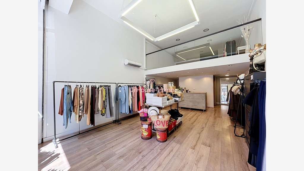 Local commercial 122m² à Louer à Marseille 13006
