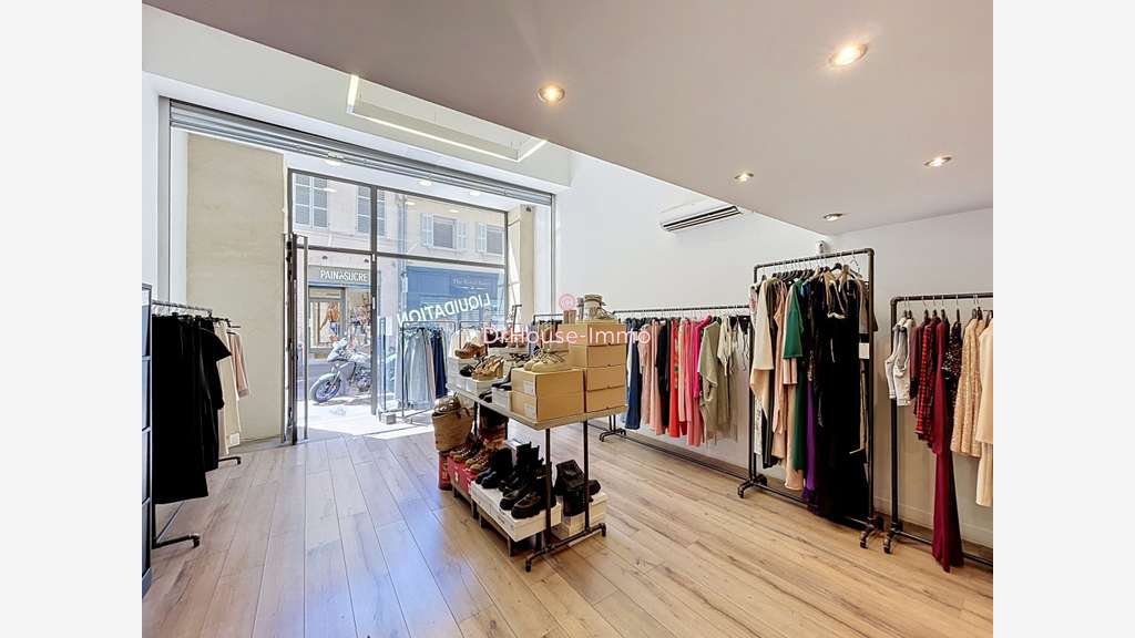 Local commercial 122m² à Louer à Marseille 13006