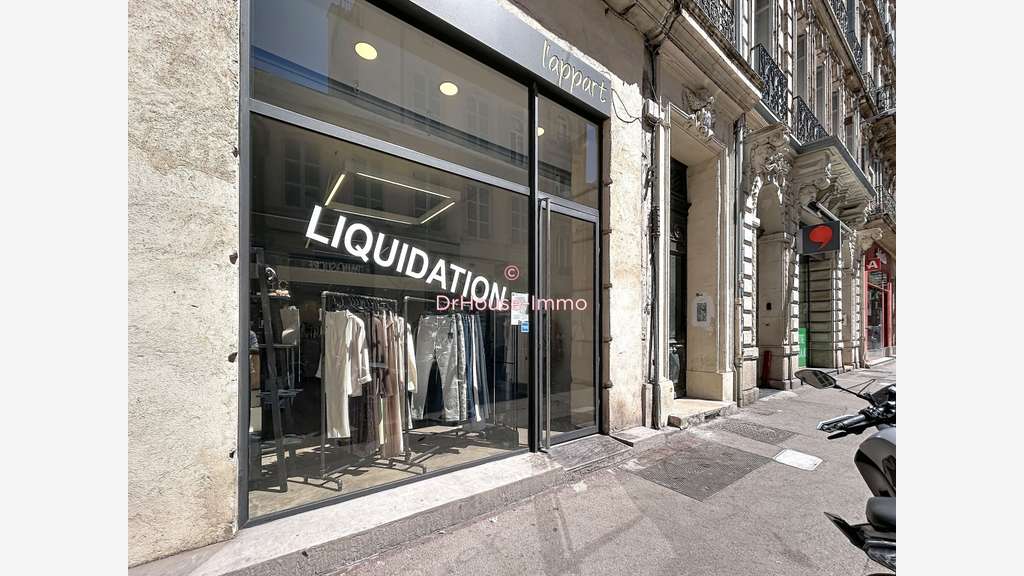Local commercial 122m² à Louer à Marseille 13006