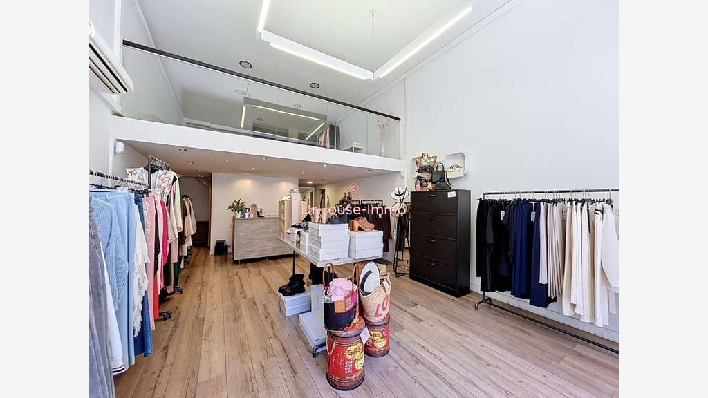 Local commercial 122m² à Louer à Marseille 13006