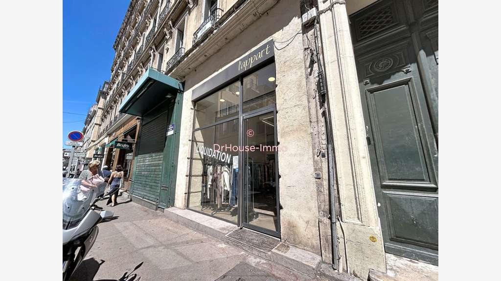 Local commercial 122m² à Louer à Marseille 13006
