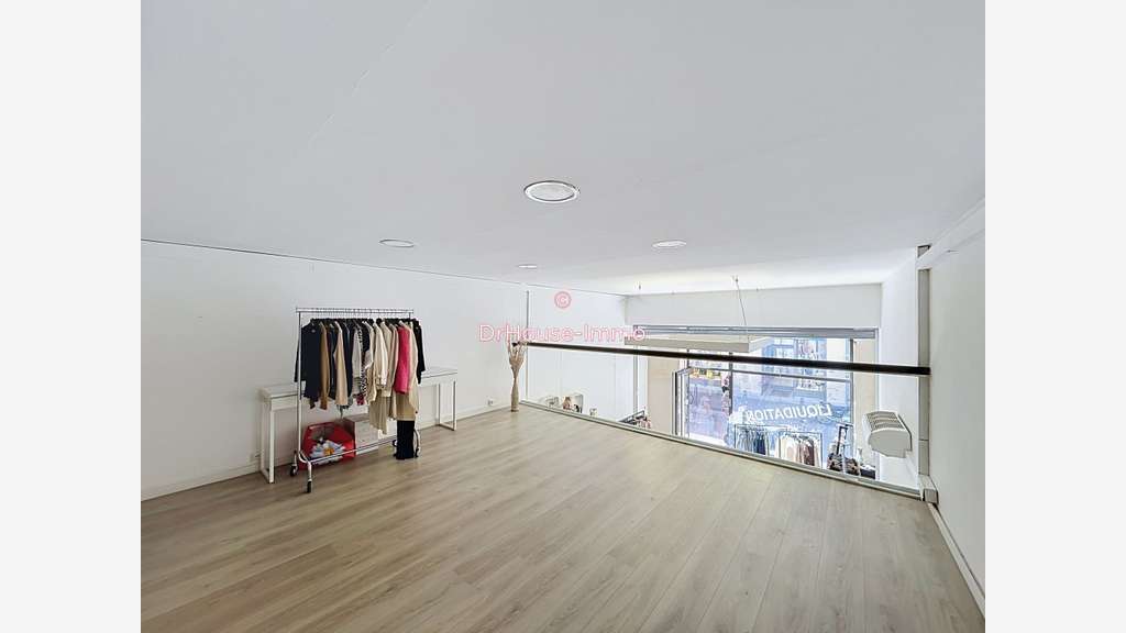 Local commercial 122m² à Louer à Marseille 13006
