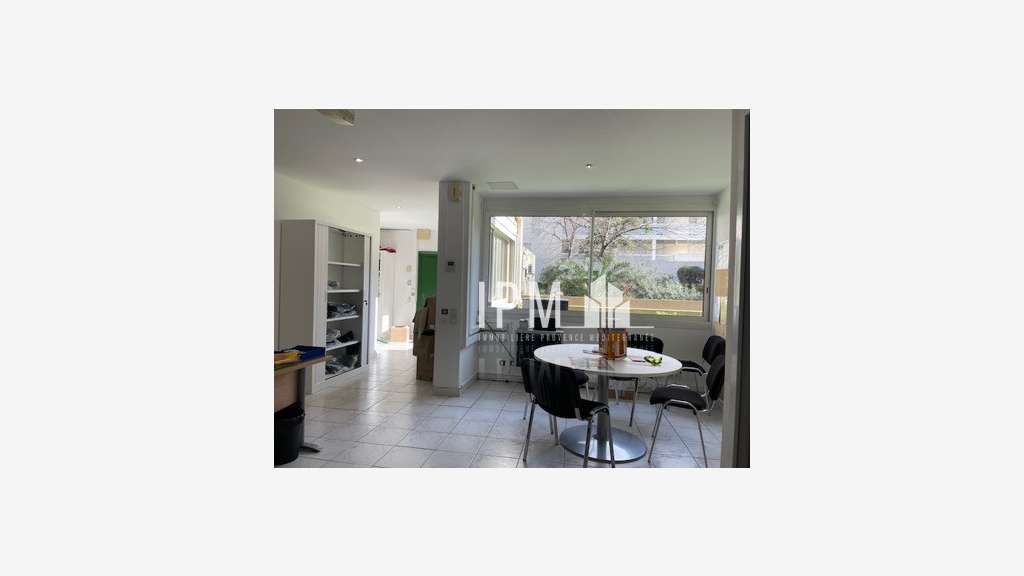 Local 130m² à louer Marseille Rouet 13008