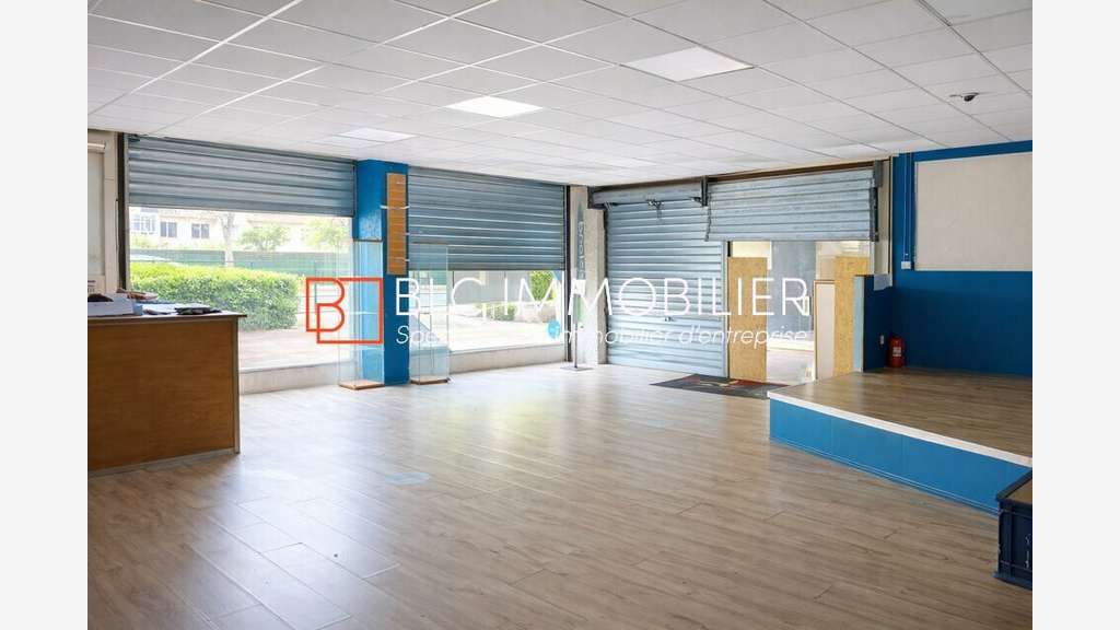 Local 210m² angle à louer à Mazargues Marseille 8e