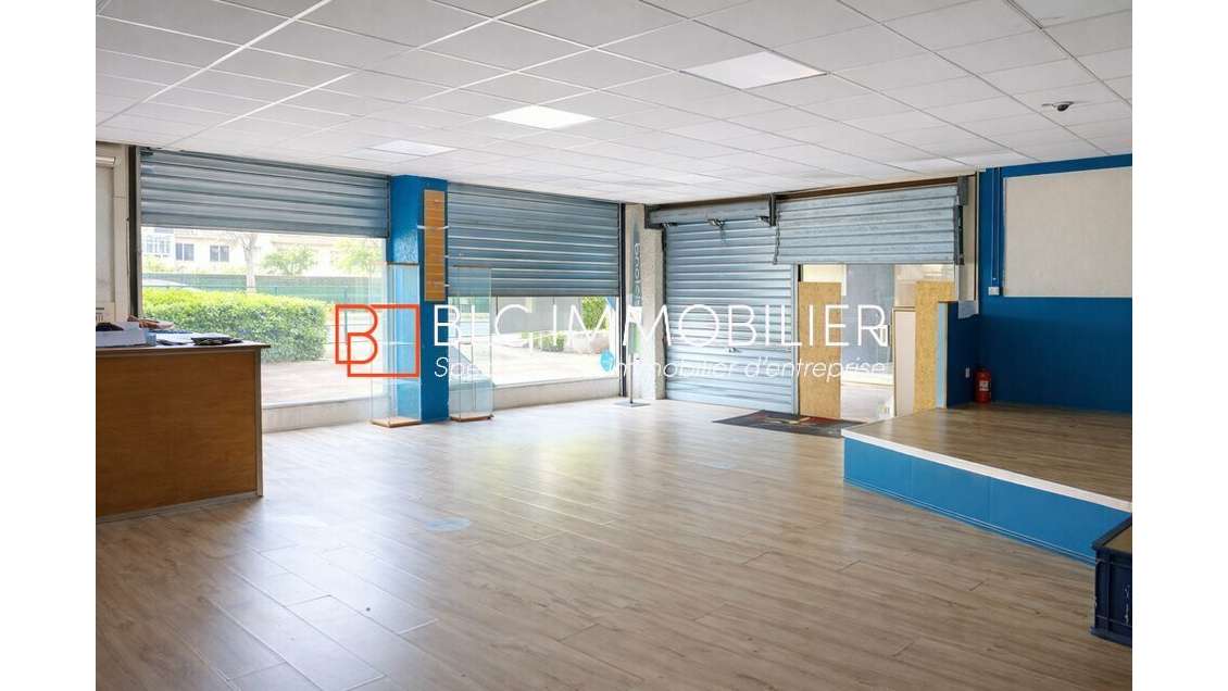 Local 210m² angle à louer à Mazargues Marseille 8e
