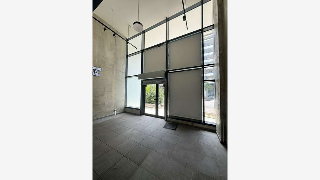 Local 53m² à louer belle visibilité à Marseille 8e