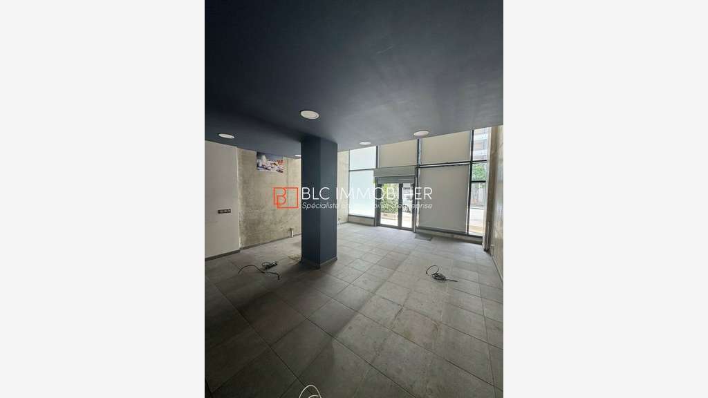 Local 53m² à louer belle visibilité à Marseille 8e