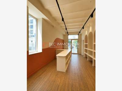 Local commercial de 64m² à louer à Marseille 13008
