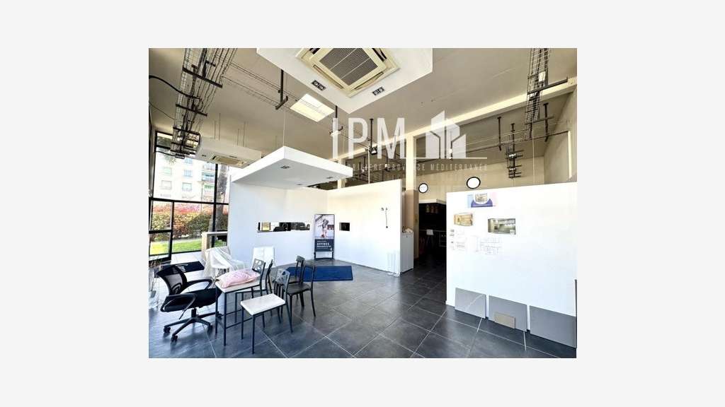 A louer local commercial 215m² Marseille 13009