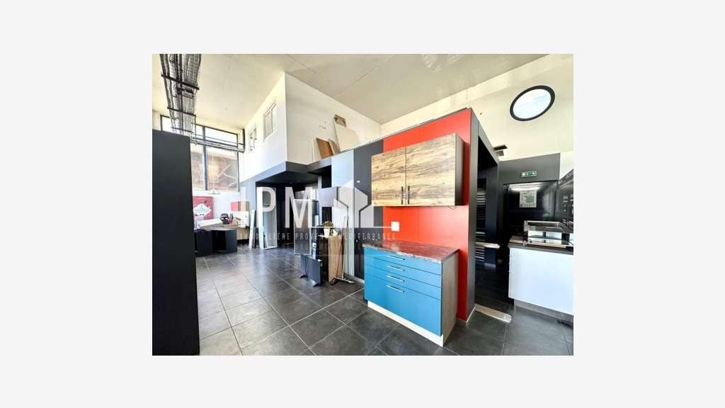 A louer local commercial 215m² Marseille 13009