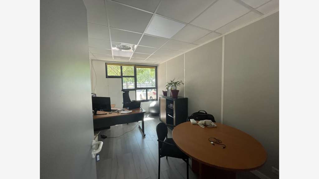 Local Commercial / Bureau médical à louer de 195m2