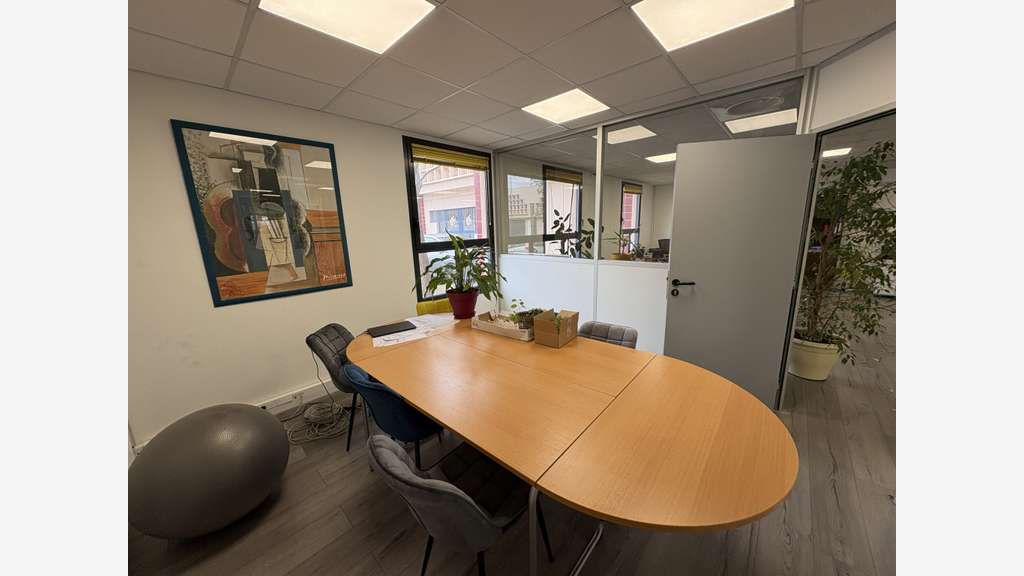 Local Commercial / Bureau médical à louer de 195m2