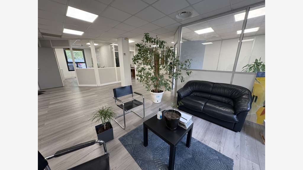 Local Commercial / Bureau médical à louer de 195m2
