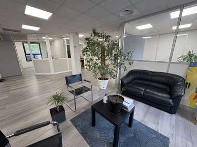 Local Commercial / Bureau médical à louer de 195m2