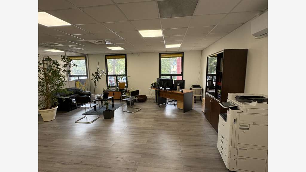 Local Commercial / Bureau médical à louer de 195m2