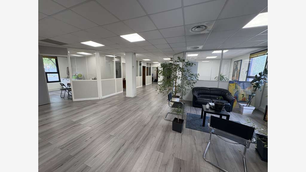 Local Commercial / Bureau médical à louer de 195m2