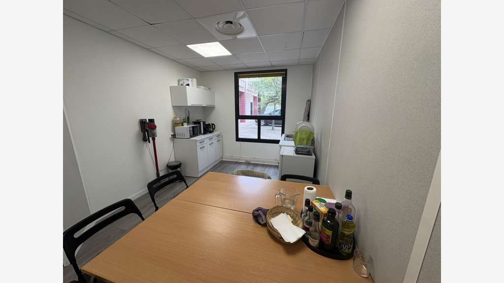 Local Commercial / Bureau médical à louer de 195m2
