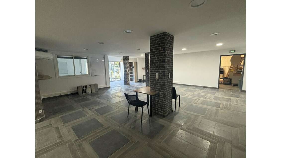 Local commercial 400m² à louer à Martigues Sud