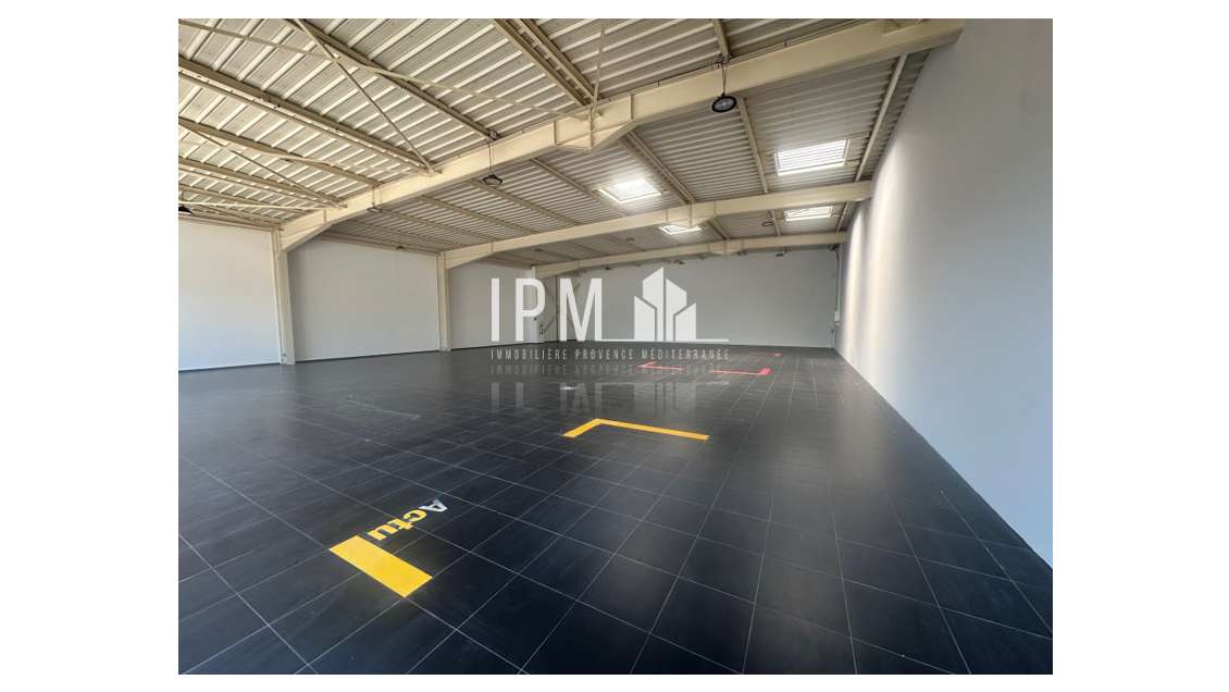 A louer local commercial de 410 m² 13500 MARTIGUES