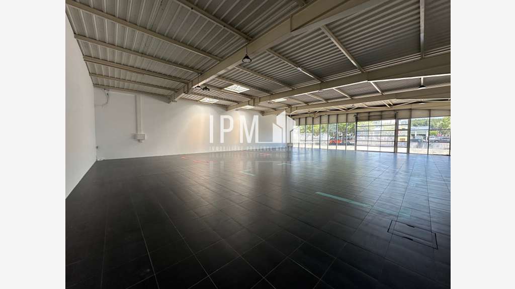 A louer local commercial 410m² Martigues Ecopolis 