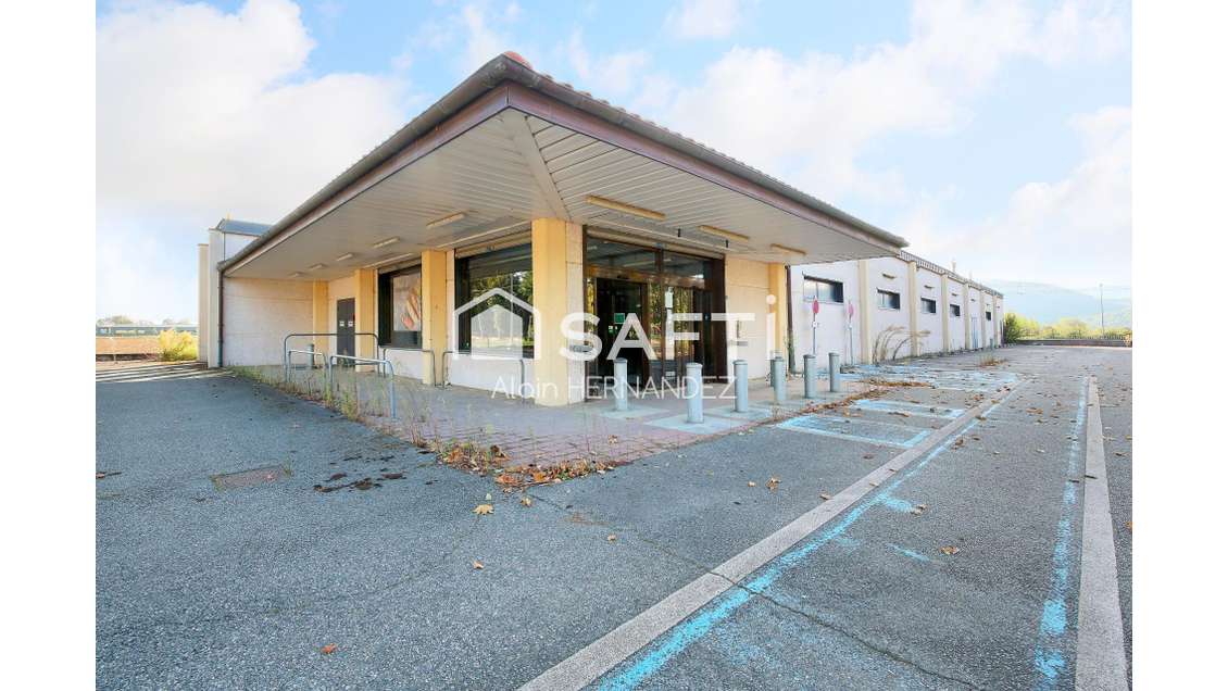 A louer local ancien Aldi 255m² à Martres-Tolosane