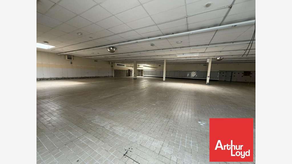 Loue bâtiment commercial 1421m² Blanzac-lès-Matha