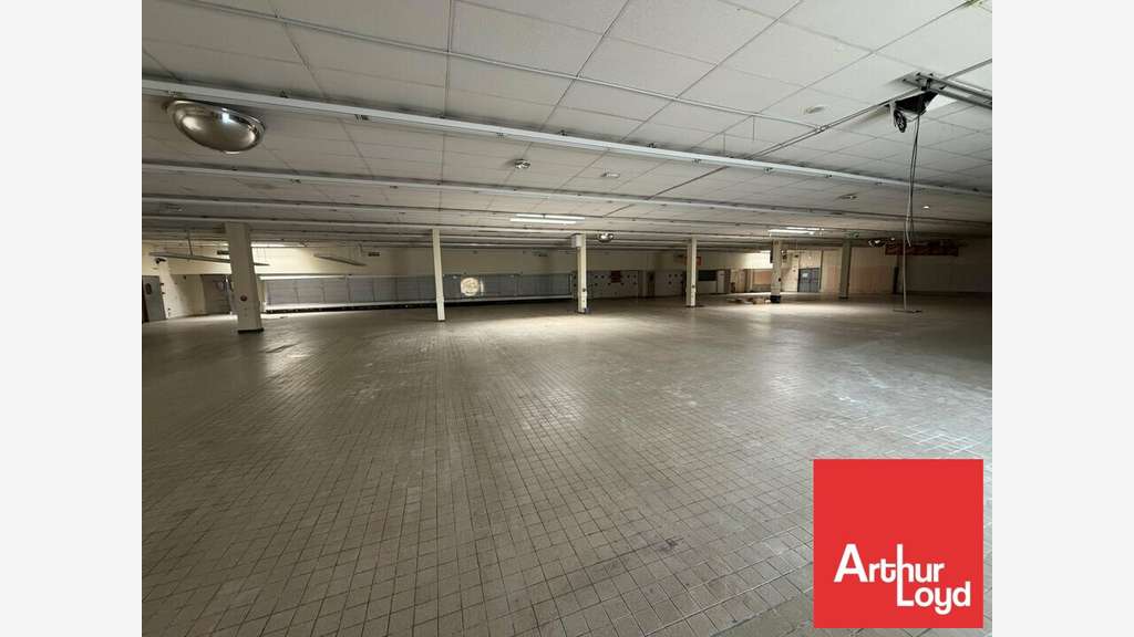 Loue bâtiment commercial 1421m² Blanzac-lès-Matha