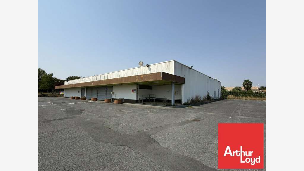 Loue bâtiment commercial 1421m² Blanzac-lès-Matha