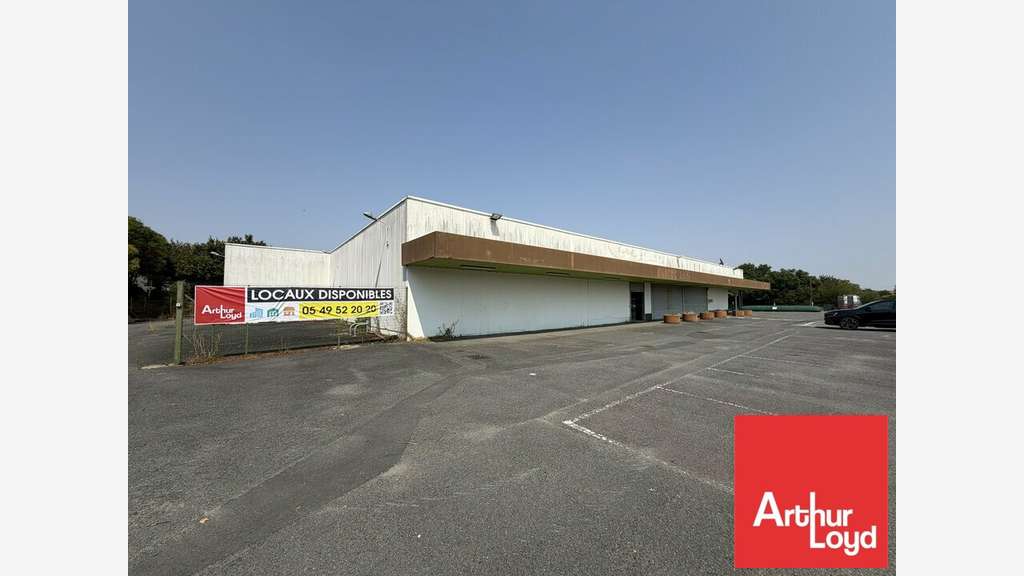 Loue bâtiment commercial 1421m² Blanzac-lès-Matha