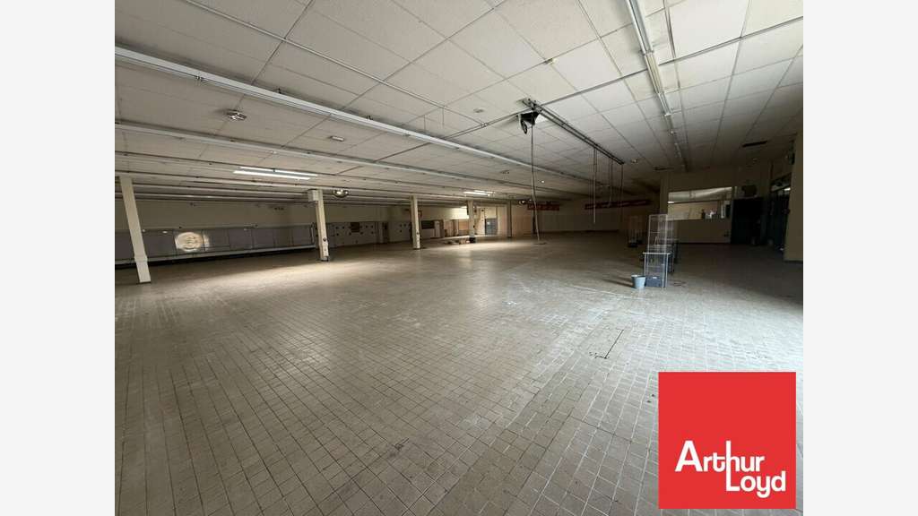 Loue bâtiment commercial 1421m² Blanzac-lès-Matha