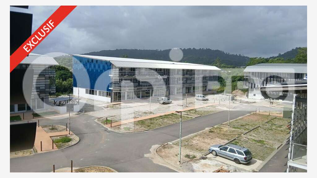 Loue immeuble commercial 422m² centre cial Matoury