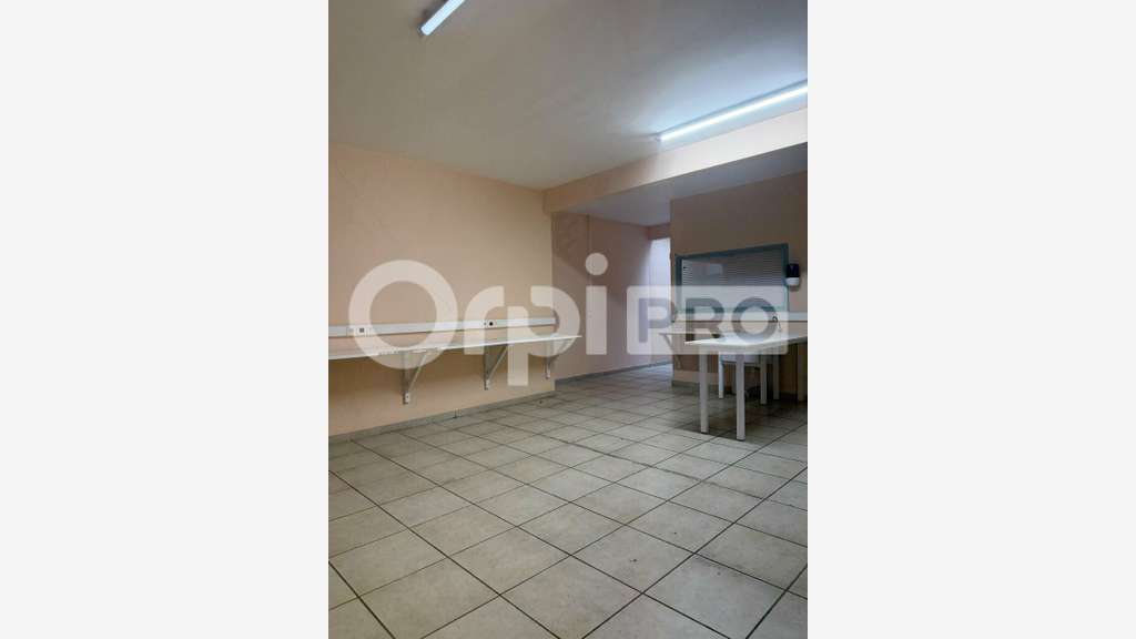 A louer local pro 143m² à Matoury empl de qualité