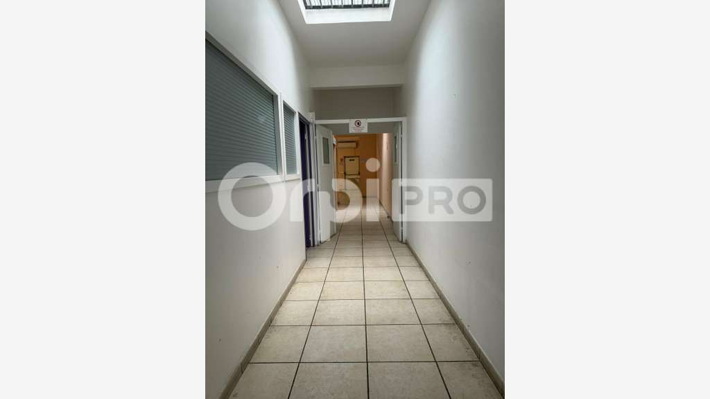 A louer local pro 143m² à Matoury empl de qualité