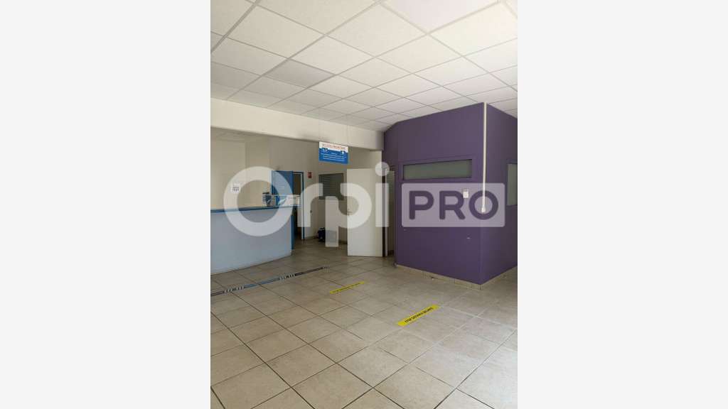 A louer local pro 143m² à Matoury empl de qualité