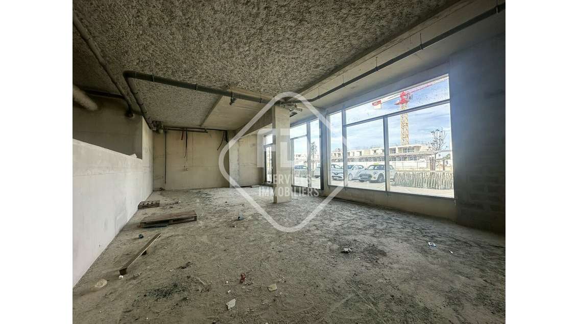 Local commercial 137m² à louer prox centre Mauguio