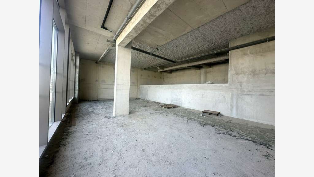 Local commercial 137m² à louer prox centre Mauguio