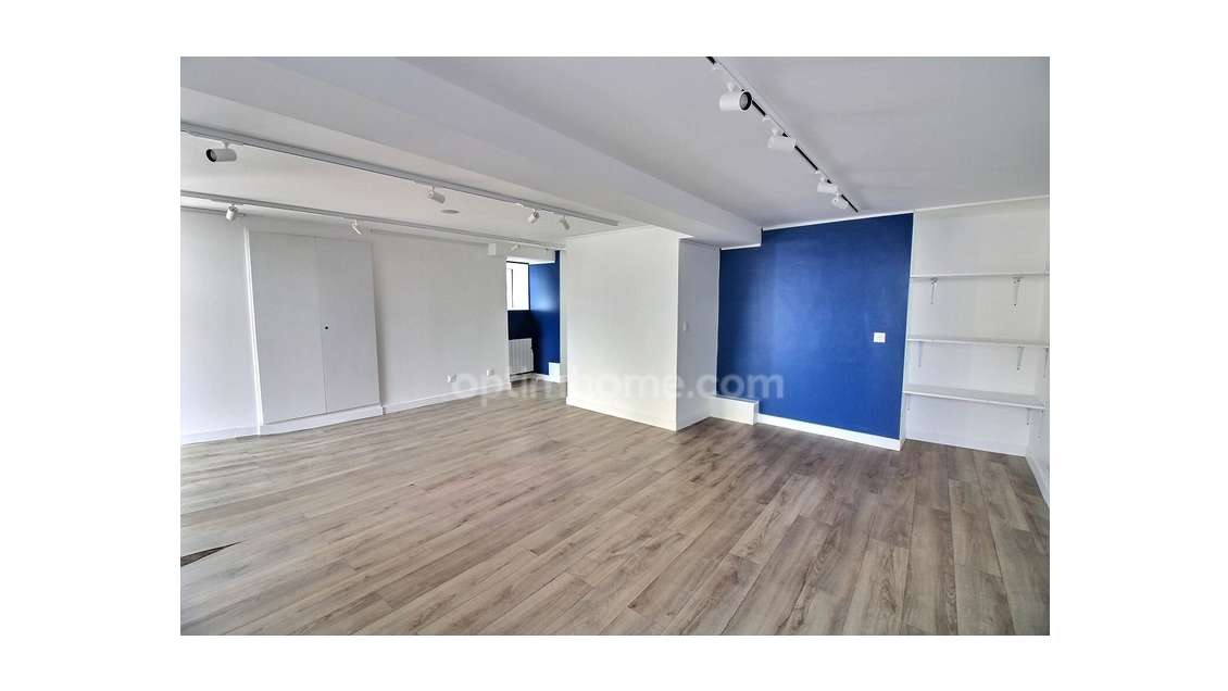 Local commercial 42m² en RDC à louer à Maule